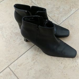 Bass soft leather boots size 5